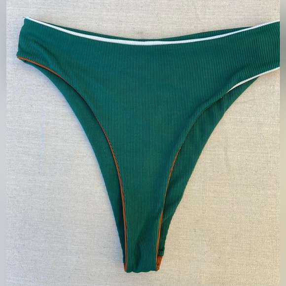 ZAFUL Ribbed Bandeau Bikini Size Medium Green/Rust with Reversible bottoms - Picture 4 of 4